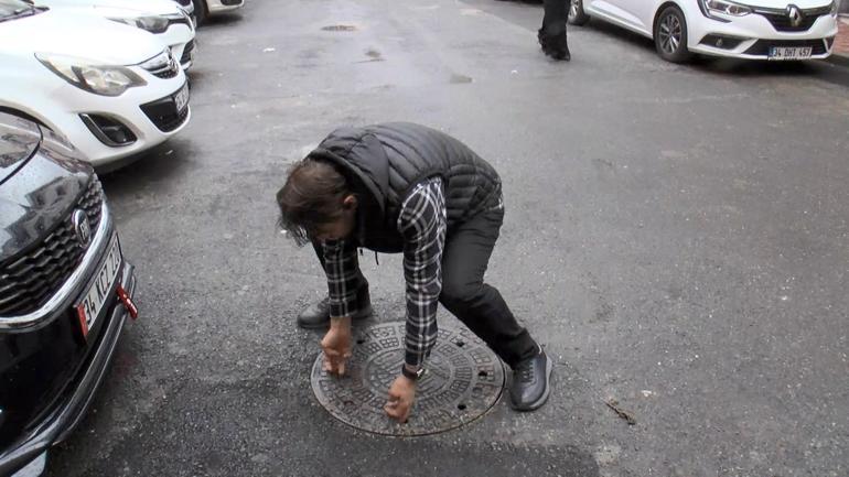 Fatih’te sağanak yağış sonrası zemin kattaki daireleri su bastı