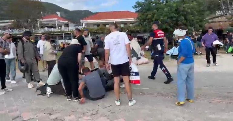 Fethiyede yamaç paraşütleri havada çarpıştı: 3 yaralı
