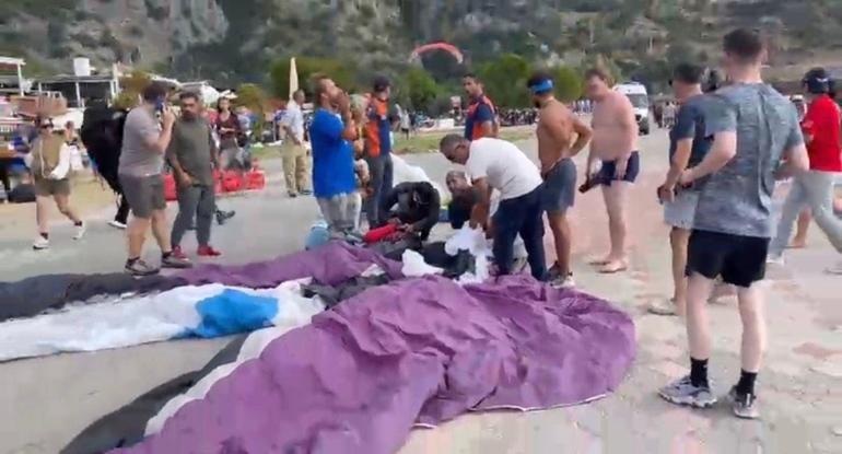 Fethiyede yamaç paraşütleri havada çarpıştı: 3 yaralı