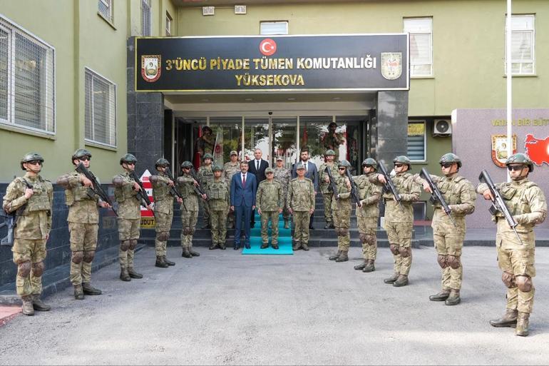 Kara Kuvvetleri Komutanı Orgeneral Tokelden Hakkari ziyareti