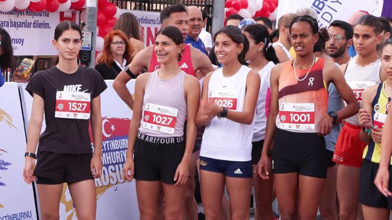 Bakan Osman Aşkın Bak 16ncı Zeytinburnu Cumhuriyet Koşusuna katıldı