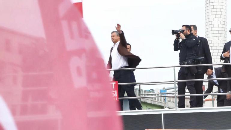 Özgür Özel Çağlayandaki İstanbul Adalet Sarayı önünde konuşma yaptı