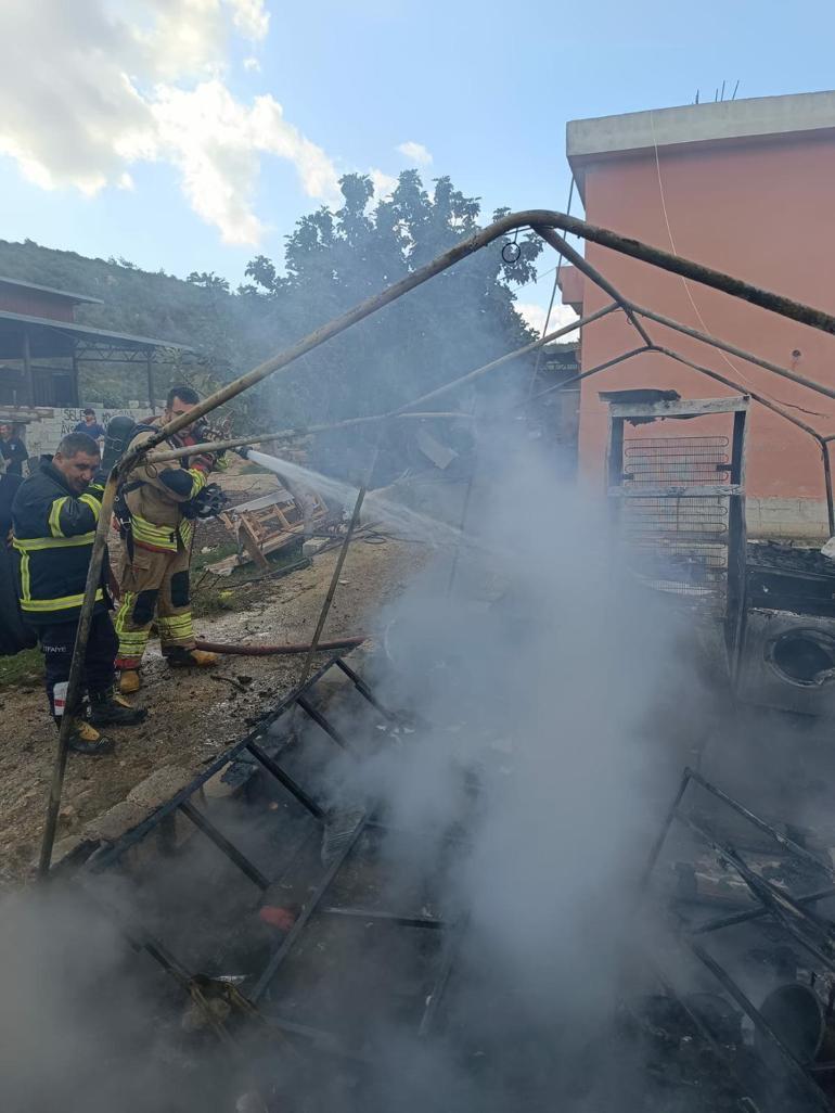 Hatay’da konteyner yangınında dumandan etkilenen bebek öldü