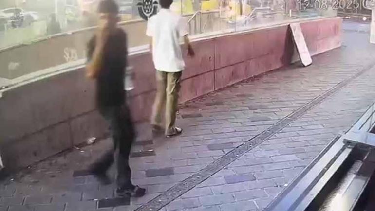 Taksim’de bankta uyuyan adamın telefonunu çaldı; mağduru yanlış tarafa yönlendirdi