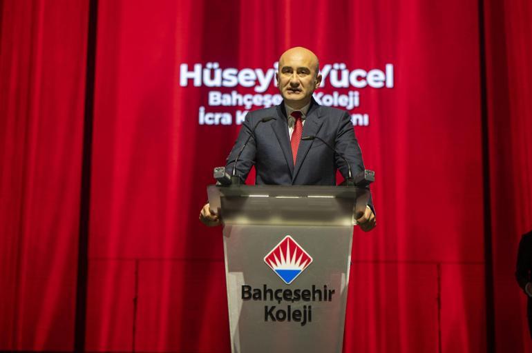 Bahçeşehir Koleji öğrencileri Cumhuriyet için sahne aldı