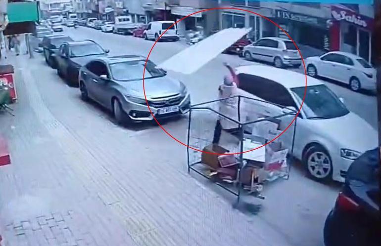 Çatıdan uçan sacın altında kalmaktan son anda kurtuldu