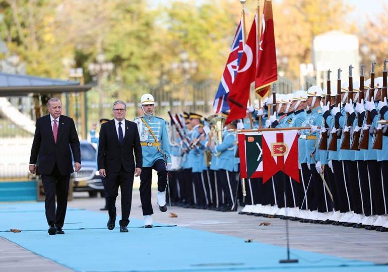 Cumhurbaşkanı Erdoğan, Birleşik Krallık Başbakanı Starmerı resmi törenle karşıladı