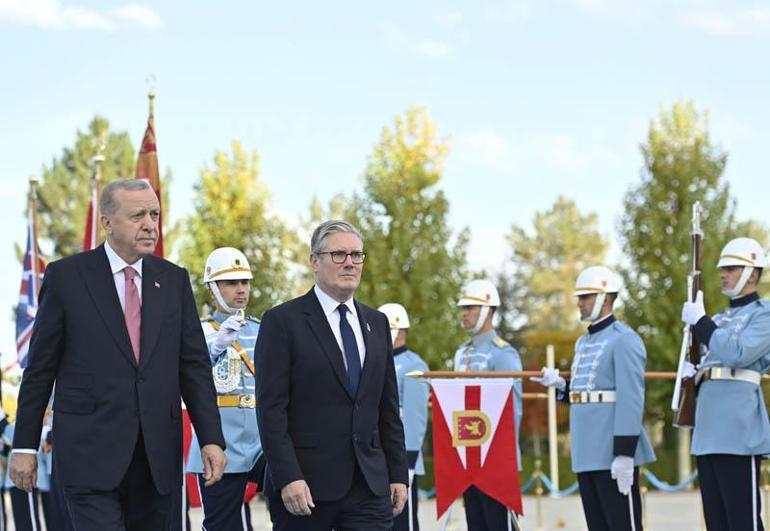 Cumhurbaşkanı Erdoğan, Birleşik Krallık Başbakanı Starmerı resmi törenle karşıladı