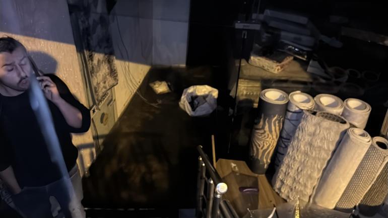 Beyoğlu’nda rögar taştı; halı dükkanı su altında kaldı