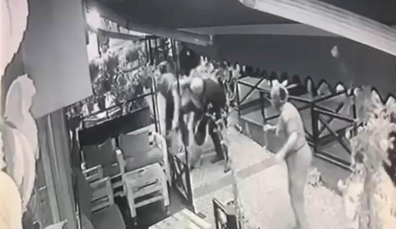 Alkollü içecek alamayınca tabancayla 4 kişiyi yaraladı: O anlar kamerada