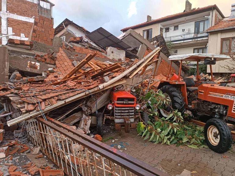Sındırgı’da 6.1’lik depremde yıkılan ve hasar gören binalar havadan görüntülendi