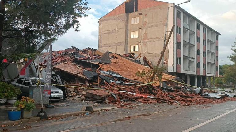 Sındırgı’da 6.1’lik depremde yıkılan ve hasar gören binalar havadan görüntülendi