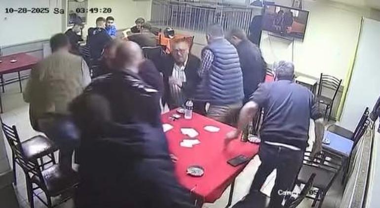 Depreme kıraathanede yakalananlar, panikle dışarı kaçtı