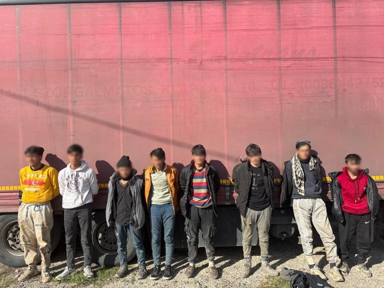 TIRın dorsesinde 8 kaçak göçmen yakalandı