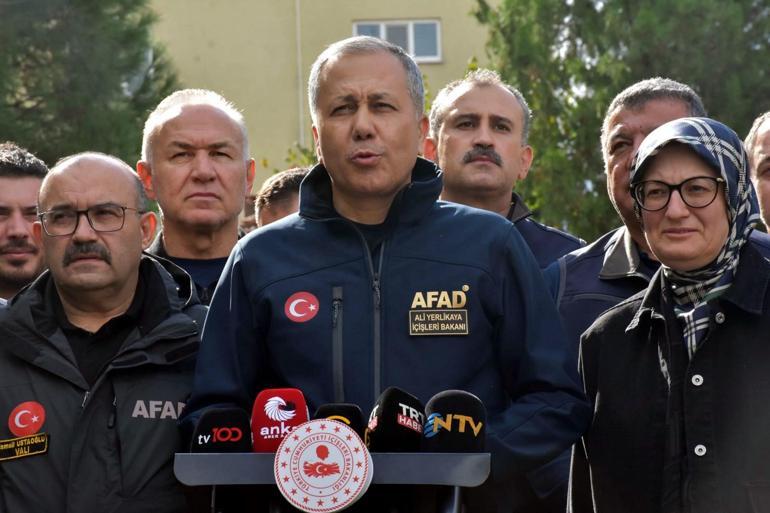 Sındırgı’da 6.1’lik depremde yıkılan ve hasar gören binalar havadan görüntülendi