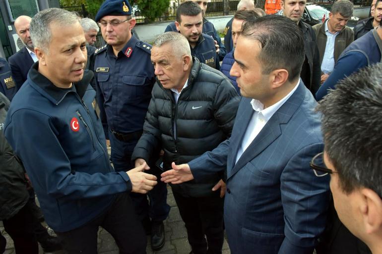 Sındırgı’da 6.1’lik depremde yıkılan ve hasar gören binalar havadan görüntülendi