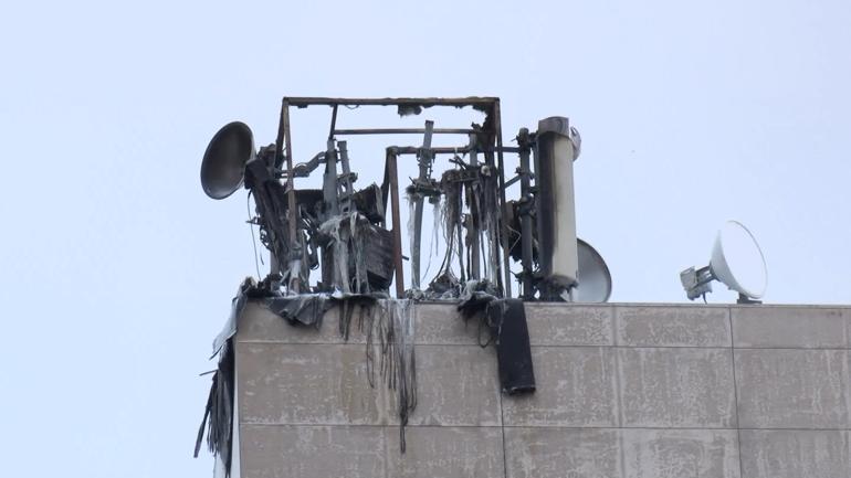 Pendik’te özel hastanenin çatısında çıkan yangın söndürüldü