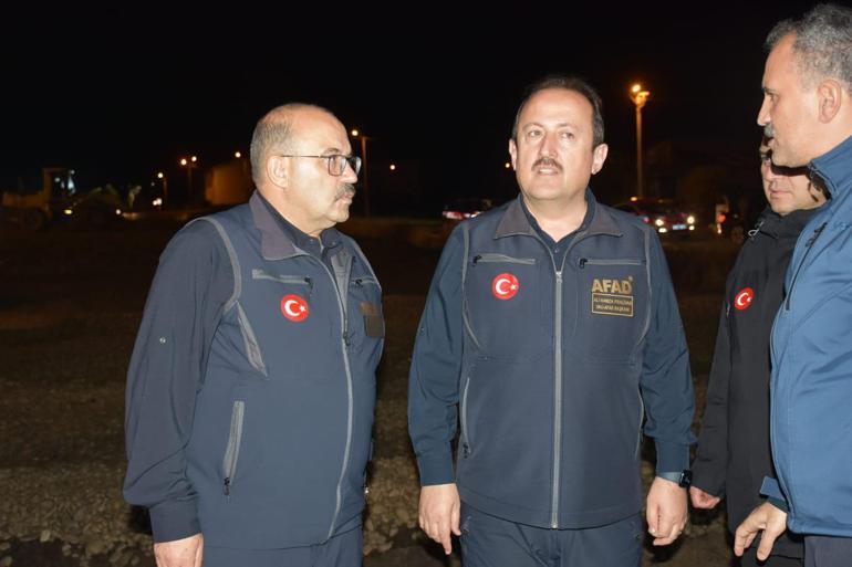 Sındırgı’da 6.1’lik depremde yıkılan ve hasar gören binalar havadan görüntülendi