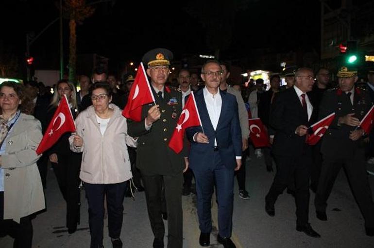 Malatyada 29 Ekim korteji