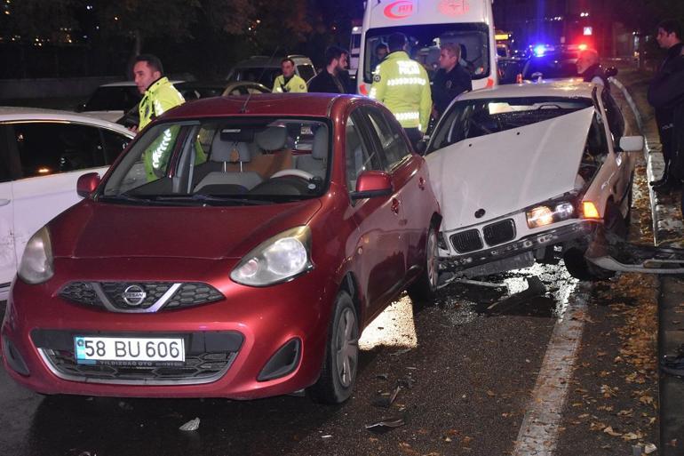 Sivasta 5 otomobilin karıştığı zincirleme kazada 1 yaralı