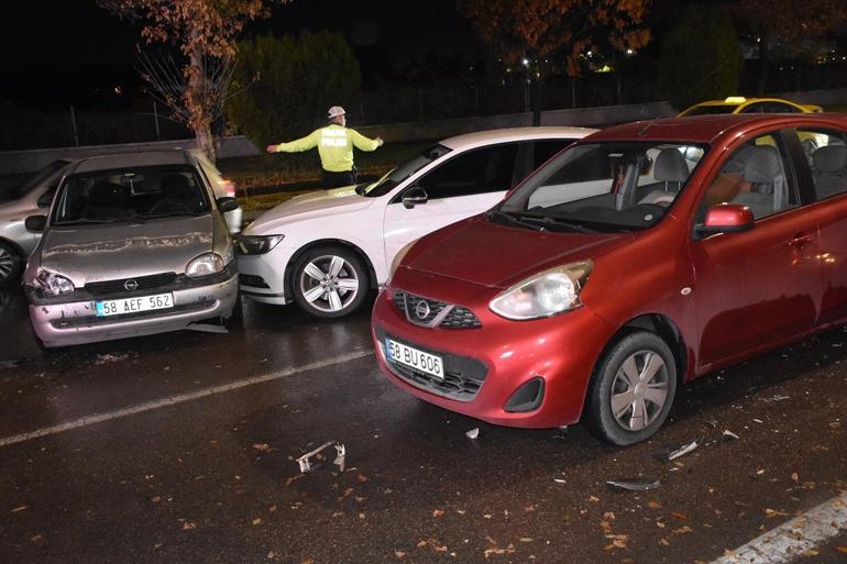 Sivasta 5 otomobilin karıştığı zincirleme kazada 1 yaralı