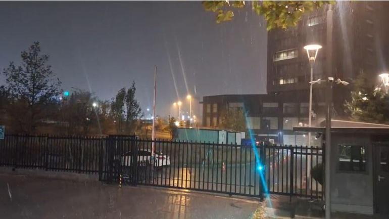 Ankarada gök gürültülü sağanak etkili oldu