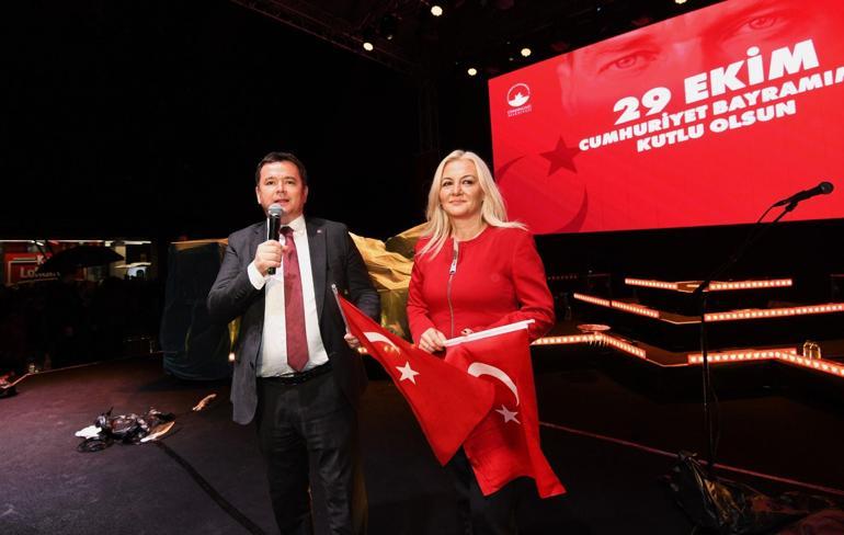 Bursada Zeynep Bastıktan Cumhuriyet Bayramı konseri