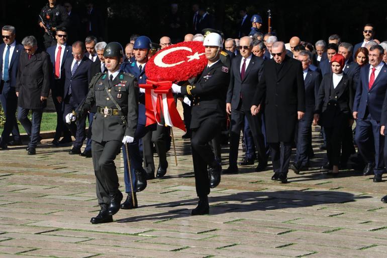 Devlet erkanından Anıtkabire ziyaret