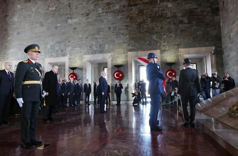 Devlet erkanından Anıtkabire ziyaret