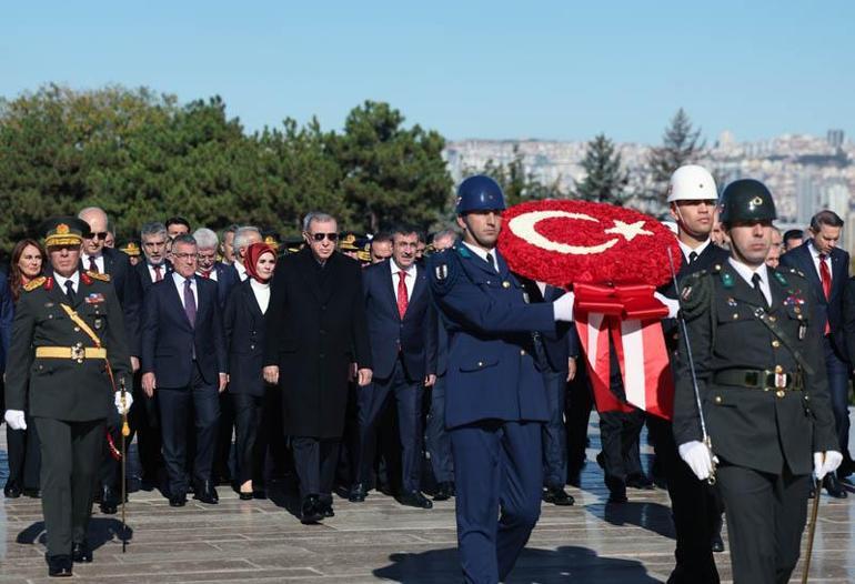 Devlet erkanından Anıtkabire ziyaret