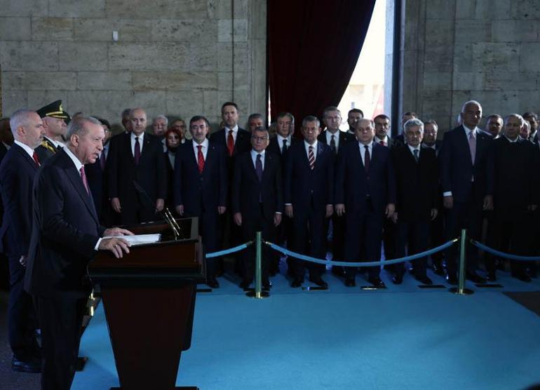 Devlet erkanından Anıtkabire ziyaret