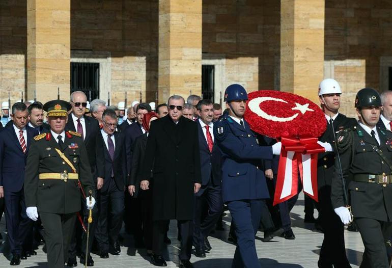 Devlet erkanından Anıtkabire ziyaret