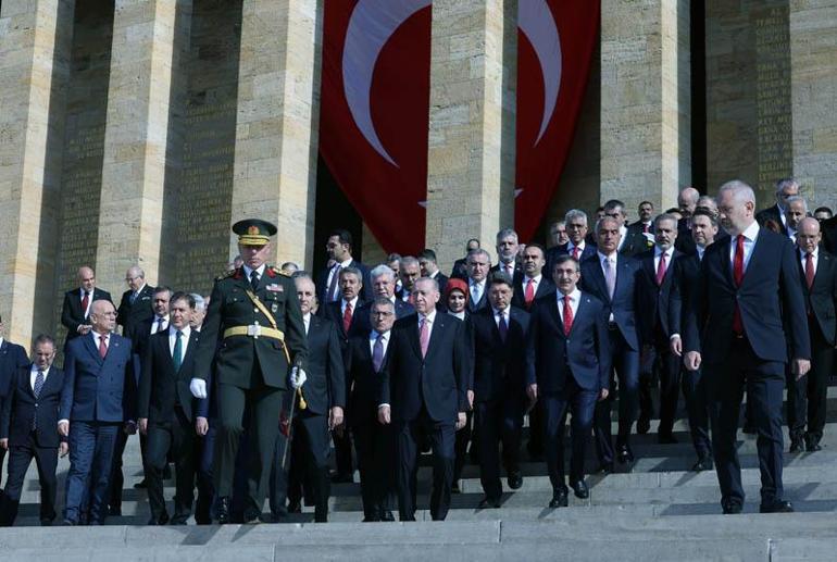 Devlet erkanından Anıtkabire ziyaret