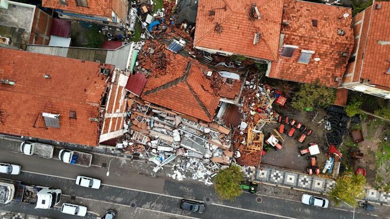 Sındırgıda depremin ardından evlerine girmeye çekinenler, çadırlarda kalıyor