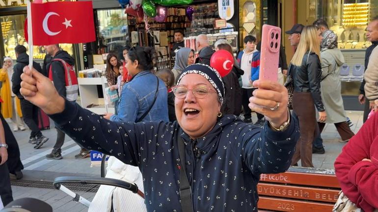 Avcılarda 102nci yıl dönümünde Cumhuriyet yürüyüşü