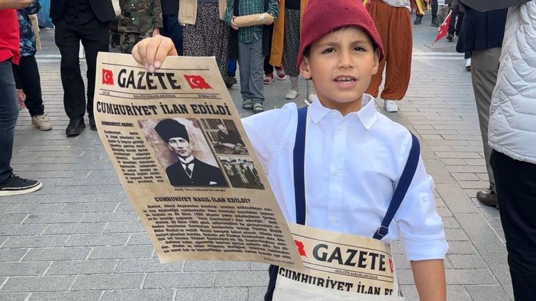 Avcılarda 102nci yıl dönümünde Cumhuriyet yürüyüşü