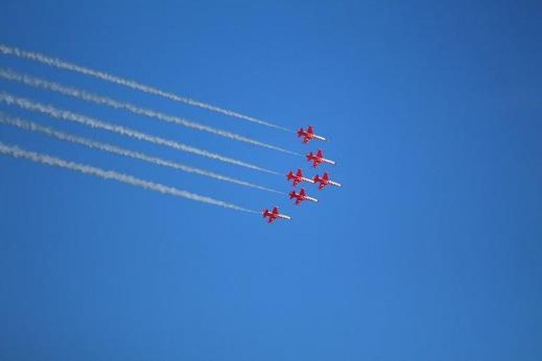 Kırklareli’de Türk Yıldızları’nın gösterisi nefes kesti