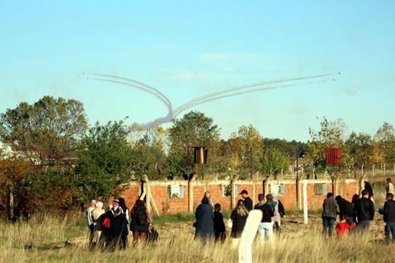 Kırklareli’de Türk Yıldızları’nın gösterisi nefes kesti