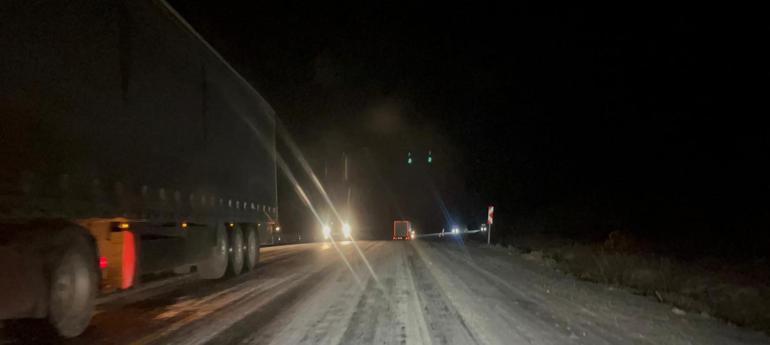 Kar ve buzlanma nedeniyle Ilgar Geçidi’nde TIR’lar mahsur kaldı