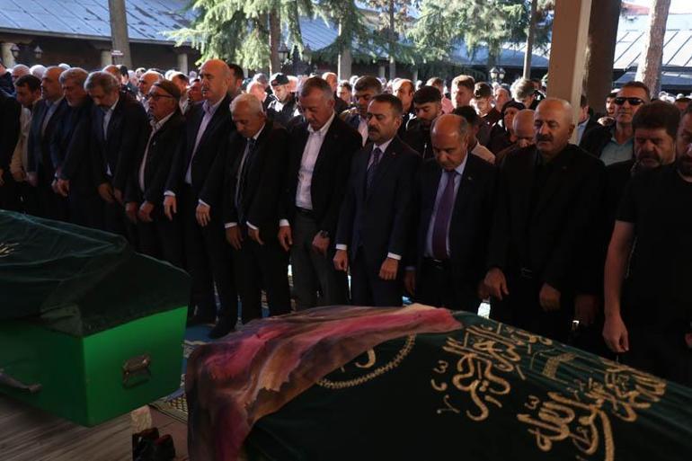 Gebze’de çöken binada yaşamını yitiren aynı aileden 4 kişi toprağa verildi