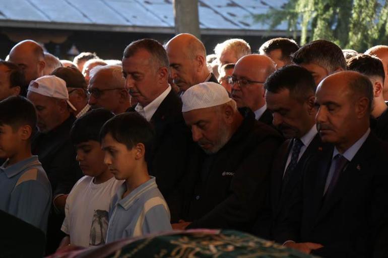 Gebze’de çöken binada yaşamını yitiren aynı aileden 4 kişi toprağa verildi