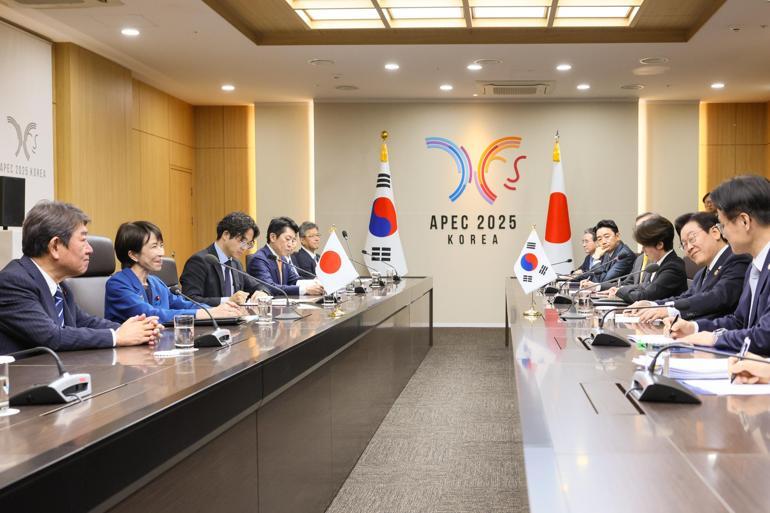 Japonya Başbakanı Sanae, Güney Kore Devlet Başkanı Lee ile görüştü