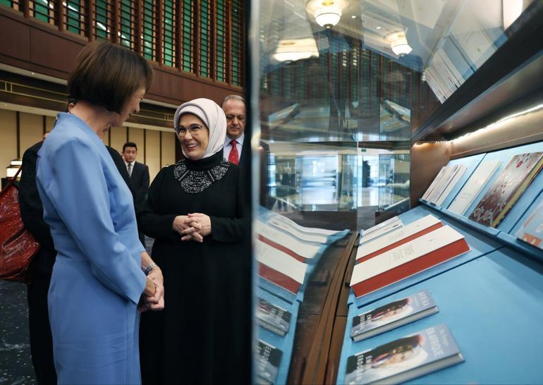 Emine Erdoğan, Almanya Başbakanı Merzin eşiyle Millet Kütüphanesini ziyaret etti