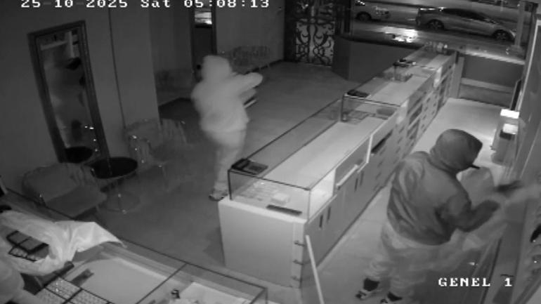 Ankara’da kuyumcudan 7 kilo altın çalındı; o anlar kamerada