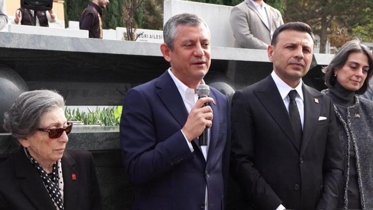 Erdal İnönü vefatının 18’inci yılında kabri başında anıldı