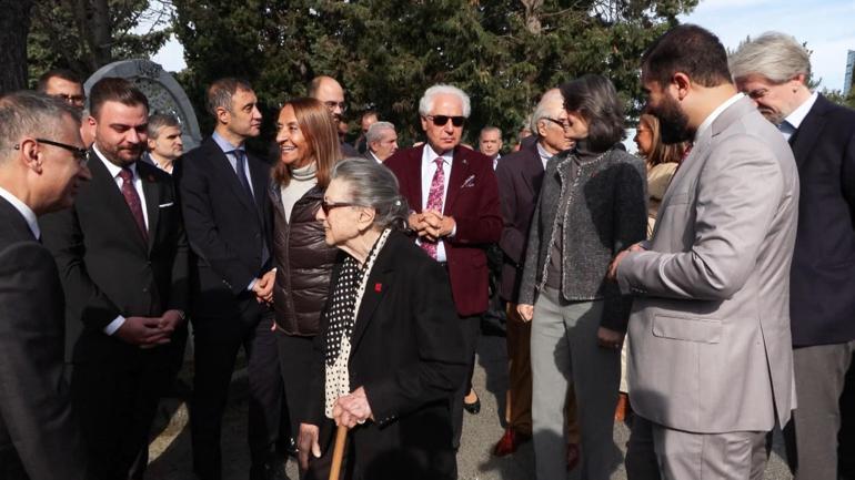 Erdal İnönü vefatının 18’inci yılında kabri başında anıldı