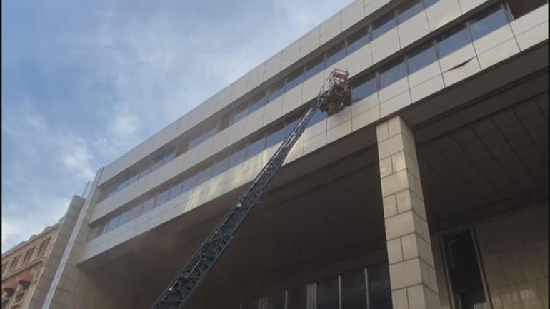 Nişantaşında tadilat halindeki iş merkezinde yangın