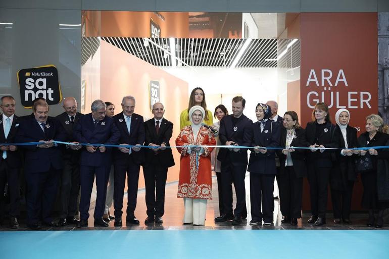 Emine Erdoğan, Vakıfbank Sanat Galerisinin açılışına katıldı