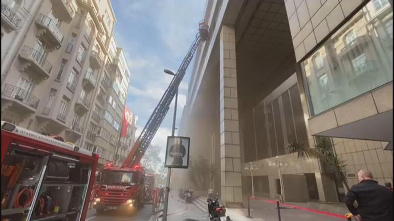 Nişantaşında tadilat halindeki iş merkezinde yangın