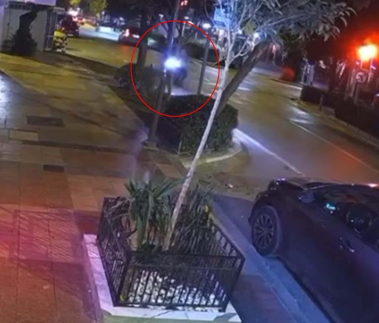 Motosikletin çarptığı yaya hayatını kaybetti; kaza kamerada